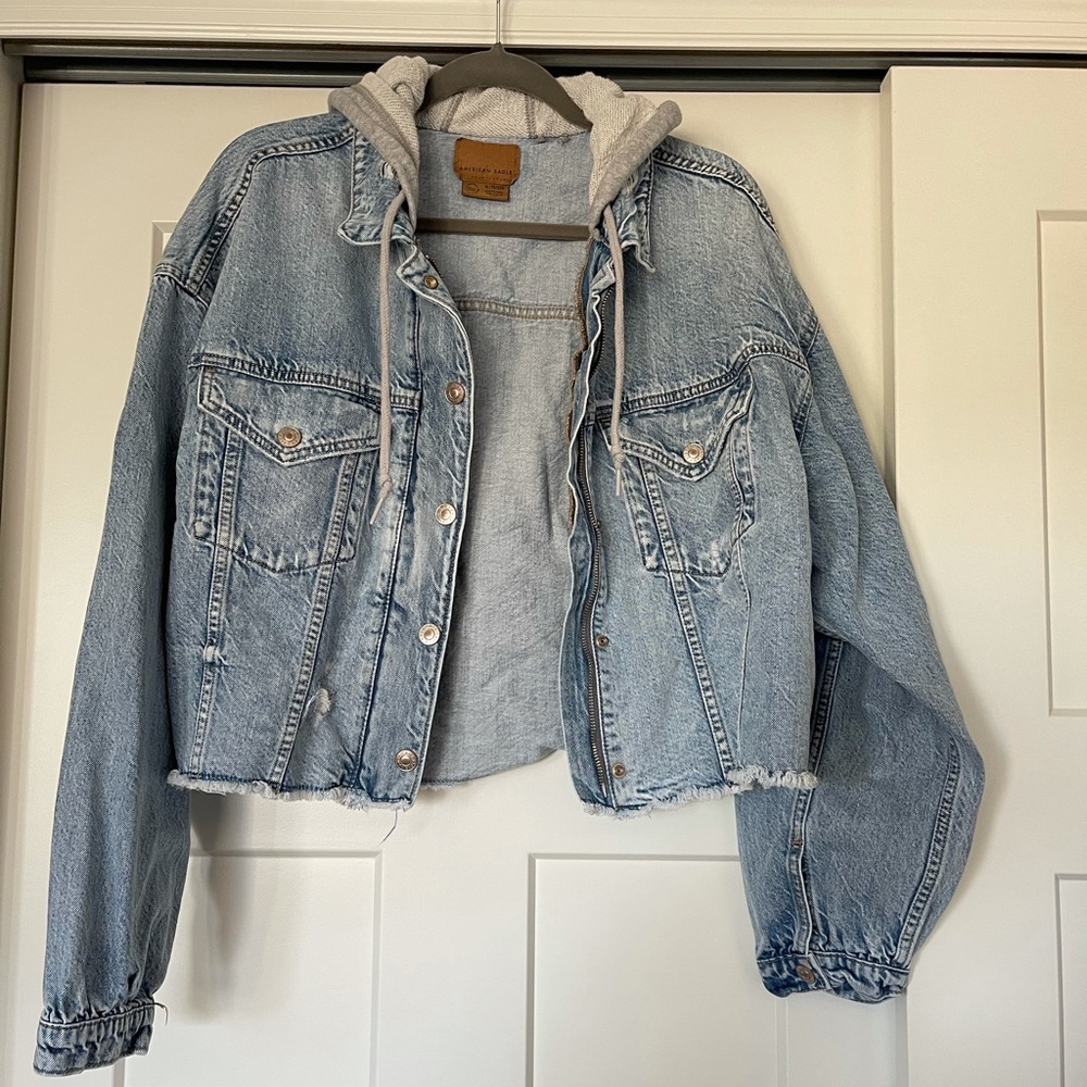Crop Jean Jacket Hood American Eagle so cute!